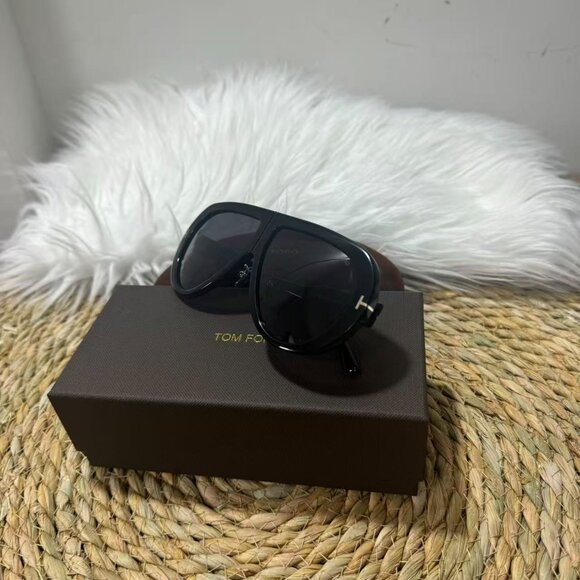 Tom Ford - Picture 3 of 5